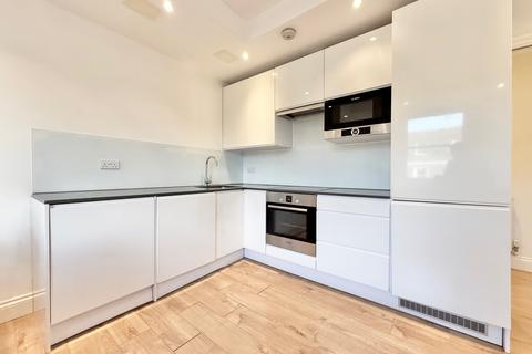 3 bedroom flat to rent, 46 Chippenham Road, London W9