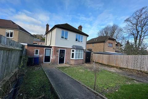 3 bedroom detached house to rent, New Road, High Wycombe