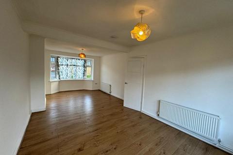 3 bedroom detached house to rent, New Road, High Wycombe