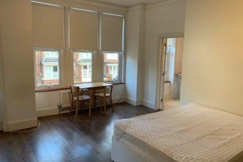 Studio to rent, Princes Avenue, London N10