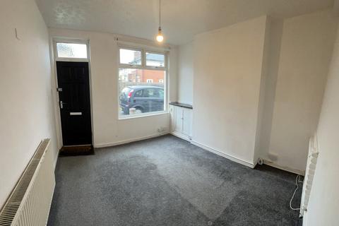 3 bedroom terraced house to rent, Western Road, Leicester, LE3