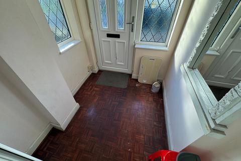 3 bedroom semi-detached house to rent, Wood End Green Road, Hayes, UB3