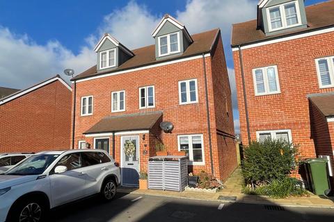 3 bedroom semi-detached house for sale, Campbell Grove, Horley RH6