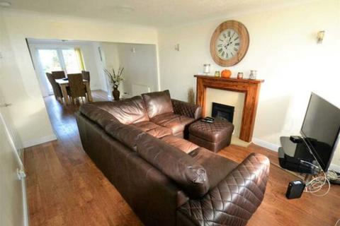 3 bedroom detached house to rent, Wycombe Drive, Manchester M29