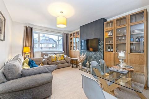 2 bedroom flat for sale, Balham Park Road, London SW12