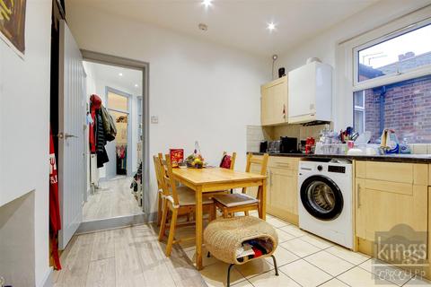 3 bedroom flat for sale, Granville Road, London