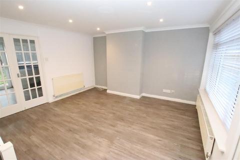 3 bedroom terraced house to rent, Penney Close, Dartford