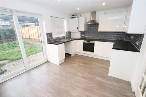 3 bedroom terraced house to rent, Penney Close, Dartford