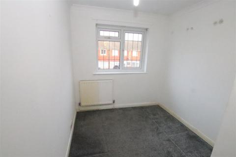 3 bedroom terraced house to rent, Penney Close, Dartford