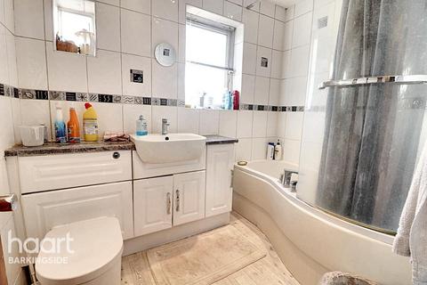 5 bedroom semi-detached house for sale, Katherine Gardens, Hainault