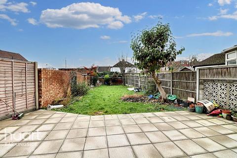 5 bedroom semi-detached house for sale, Katherine Gardens, Hainault