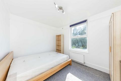 3 bedroom flat to rent, Ashburnham Road, London NW10