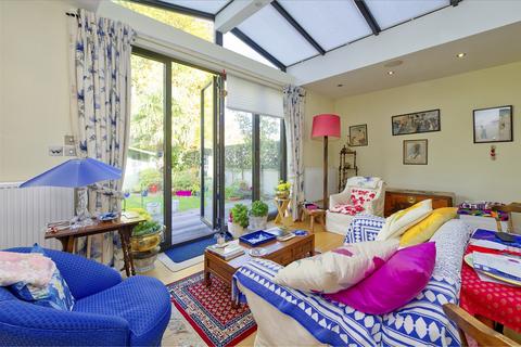 7 Steventon Road, London, W12 0SX