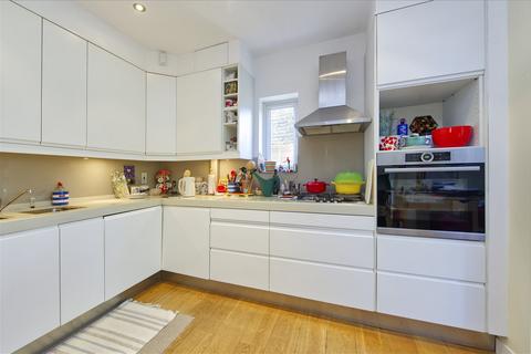 7 Steventon Road, London, W12 0SX