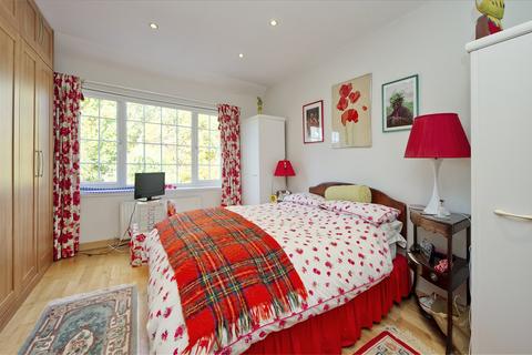 7 Steventon Road, London, W12 0SX