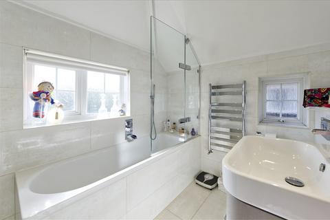 7 Steventon Road, London, W12 0SX