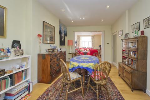 7 Steventon Road, London, W12 0SX
