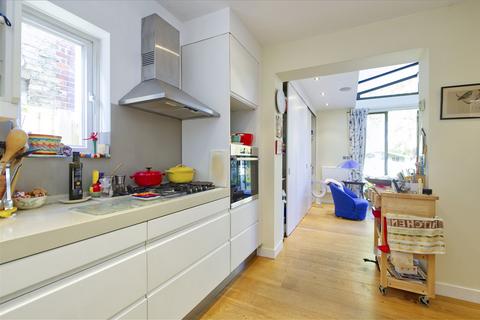 7 Steventon Road, London, W12 0SX