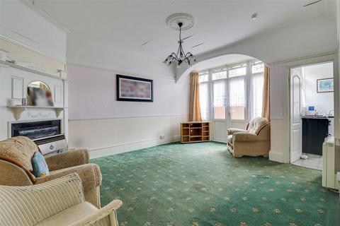 2 bedroom flat for sale, Westminster Drive, Westcliff-on-Sea SS0