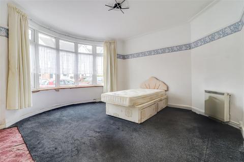 2 bedroom flat for sale, Westminster Drive, Westcliff-on-Sea SS0