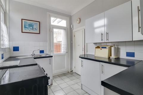 2 bedroom flat for sale, Westminster Drive, Westcliff-on-Sea SS0