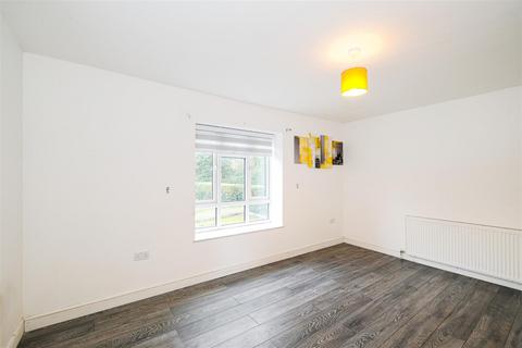 1 bedroom flat to rent, Woodham Court, South Woodford