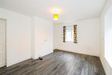 1 bedroom flat to rent, Woodham Court, South Woodford