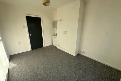 1 bedroom in a house share to rent, Seabank Road, Wallasey, CH45