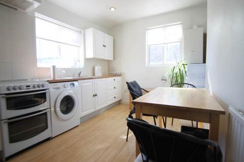 2 bedroom flat to rent, High Road, Leyton, London