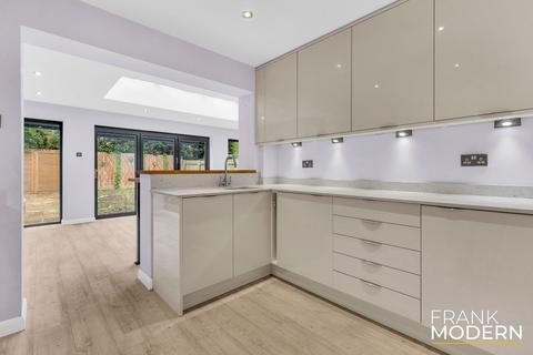 4 Brookside, Walton, Peterborough, PE4 6GL
