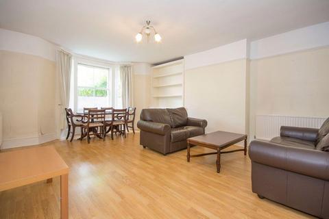 2 bedroom flat to rent, Macaulay Road, Clapham SW4