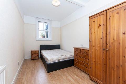 2 bedroom flat to rent, Macaulay Road, Clapham SW4