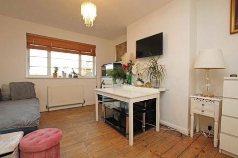 2 bedroom flat to rent, Amhurst Gardens, Isleworth TW7