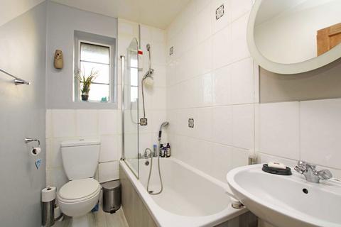 2 bedroom flat to rent, Amhurst Gardens, Isleworth TW7