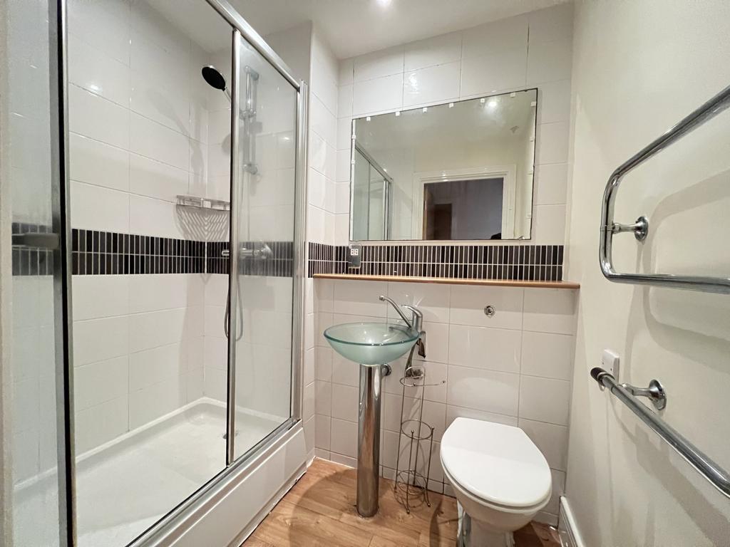 Apartment in West Midlands - More