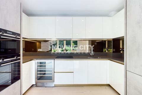 2 bedroom apartment for sale, Atkinson Close, London SW20