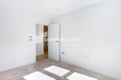 2 bedroom apartment for sale, Atkinson Close, London SW20