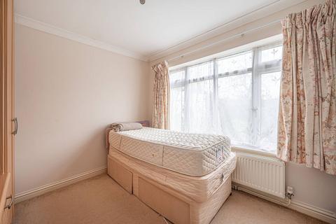 2 bedroom flat to rent, The Woodlands, Stanmore, HA7