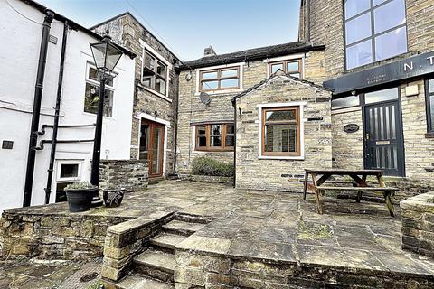 4 bedroom cottage to rent, North Road, Kirkburton, Huddersfield