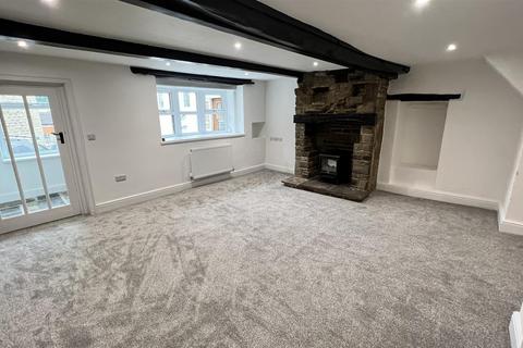 4 bedroom cottage to rent, North Road, Kirkburton, Huddersfield