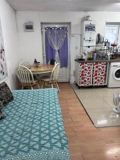 2 bedroom flat to rent, Southall UB2