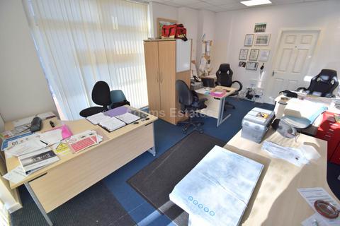 Property to rent, The Piazza, Whale Avenue, Reading