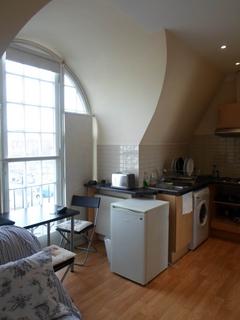 Studio to rent, High Street, Acton