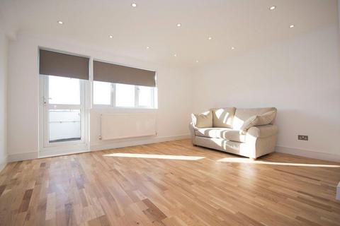 2 bedroom flat to rent, Studley Road, London