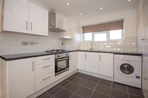 2 bedroom flat to rent, Studley Road, London