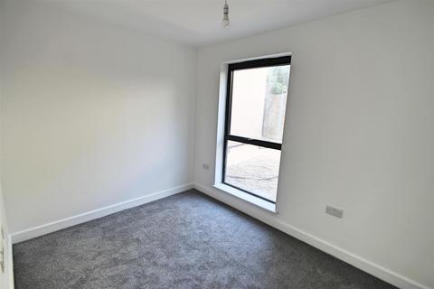 2 bedroom flat to rent, Watford WD19