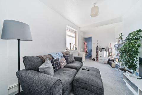 2 bedroom end of terrace house for sale, Broad Lane, Stanningley, Pudsey, West Yorkshire, UK, LS28