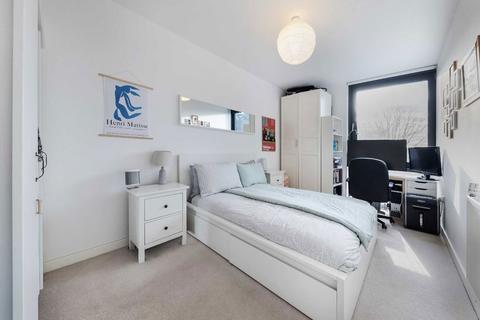 2 bedroom flat for sale, Bloemfontein Road, London W12