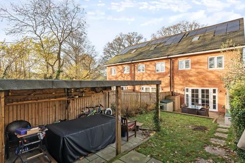 11 Bryan Gardens, Binfield, Bracknell, RG42 4JQ