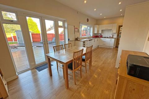 5 bedroom detached bungalow for sale, Yewhurst Road, Solihull, B91 1PN